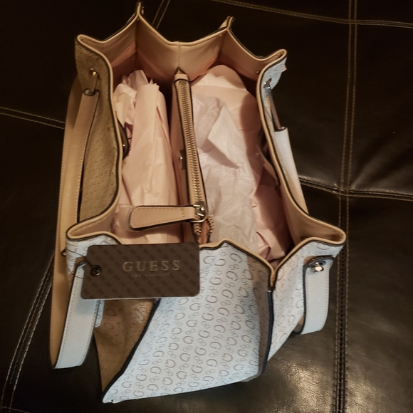 Guess Pocket Book - Picture 3 of 5